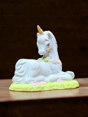 1982 WALLACE BERRIE & COMPANY, INC. Fantasy Series Unicorn Figurine